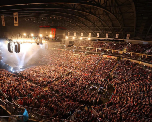 Side panoramic view of Giant Center